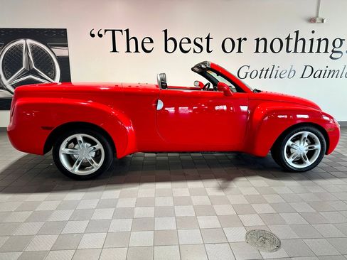 Used 2004 Chevrolet SSR w/ Preferred Equipment Group image 5