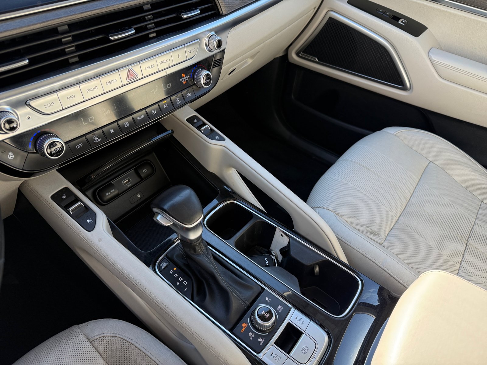 Used 2022 Kia Telluride EX w/ Towing Package AWD/4WD image 13