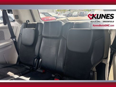 Used 2014 Chrysler Town & Country Touring-L FWD image 32