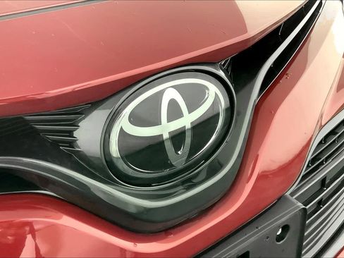 Used 2019 Toyota Camry LE image 28