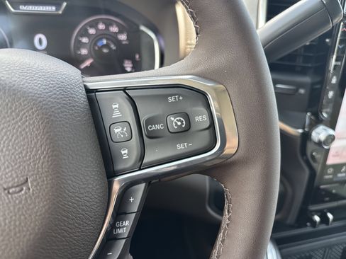 Used 2025 RAM 2500 Laramie AWD/4WD image 28