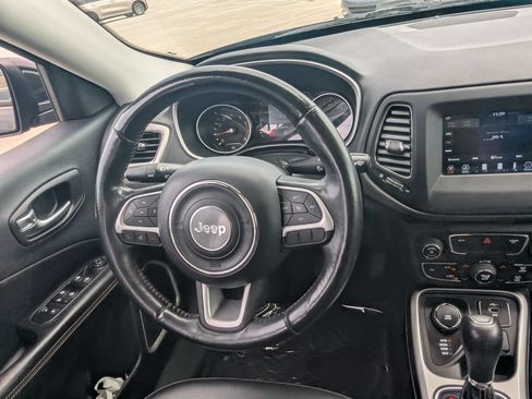 Used 2019 Jeep Compass Latitude w/ Cold Weather Group AWD/4WD image 3