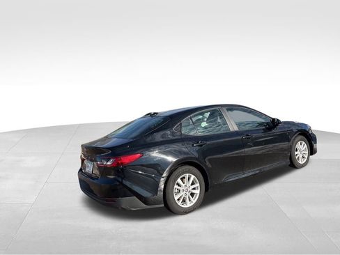 Used 2025 Toyota Camry LE image 4