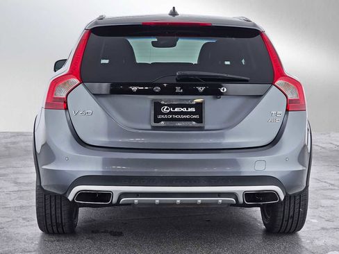 Used 2018 Volvo V60 T5 Cross Country w/ Convenience Package image 4