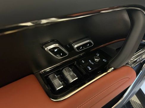 New 2025 Land Rover Range Rover SV image 26