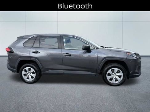 Used 2022 Toyota RAV4 LE AWD/4WD image 2