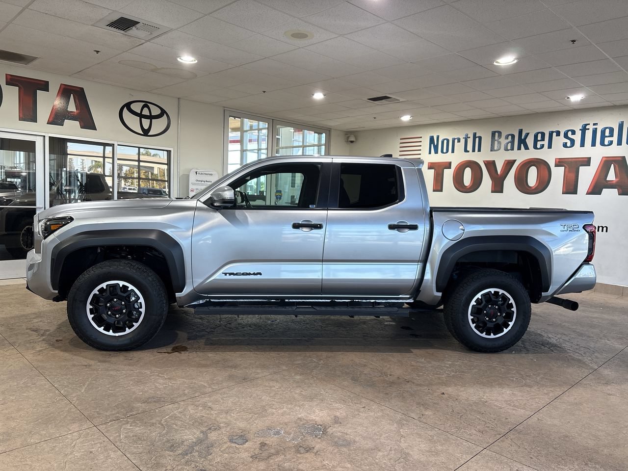 Used 2024 Toyota Tacoma TRD Off-Road w/ TRD Off Road Upgrade Package AWD/4WD image 7