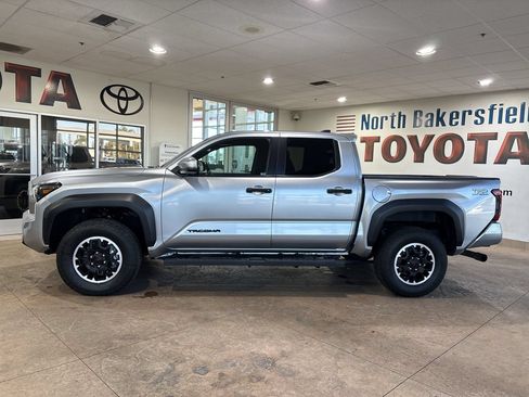 Used 2024 Toyota Tacoma TRD Off-Road w/ TRD Off Road Upgrade Package AWD/4WD image 7