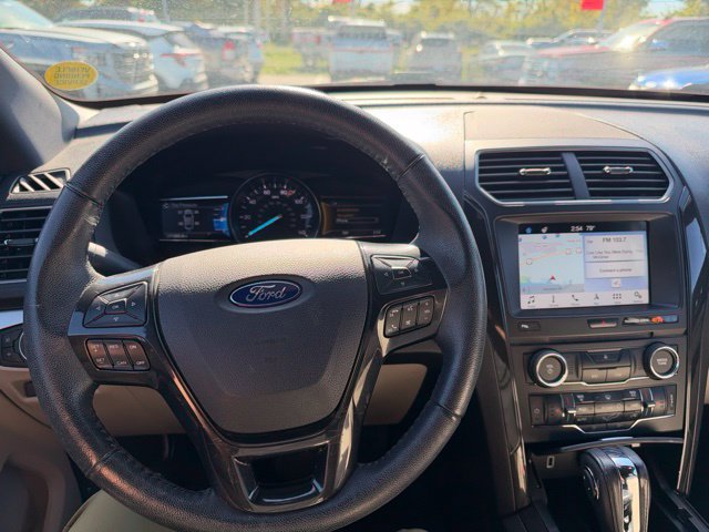 Used 2018 Ford Explorer XLT w/ Equipment Group 202A AWD/4WD image 18