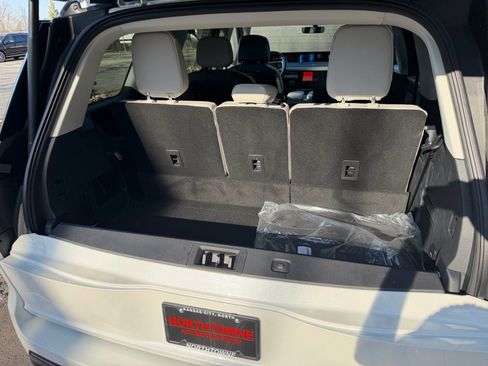 New 2026 Lincoln Navigator Reserve AWD/4WD image 18