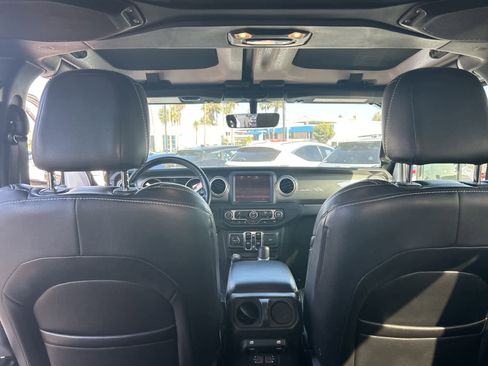 Used 2022 Jeep Wrangler Unlimited Sahara image 43