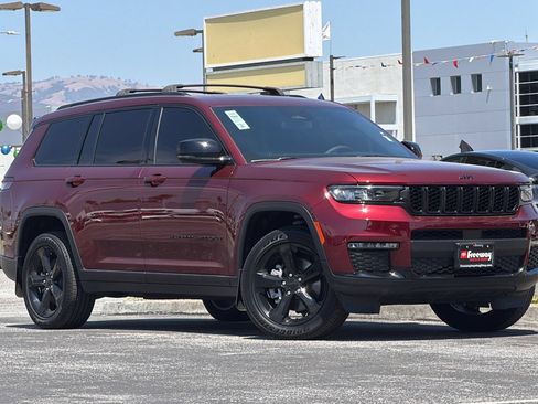 Used 2024 Jeep Grand Cherokee L Altitude AWD/4WD image 2