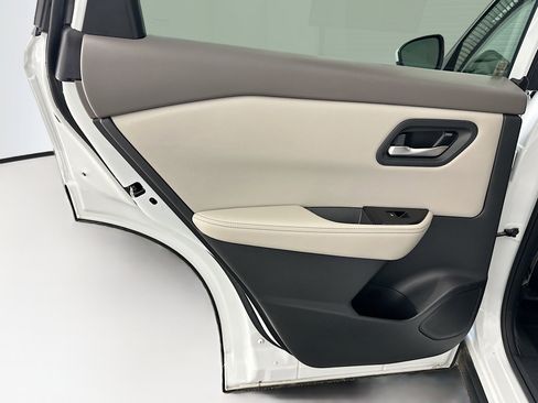 Used 2025 Nissan Rogue SV image 26