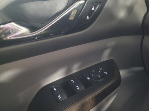 Used 2017 GMC Acadia SLE FWD image 27