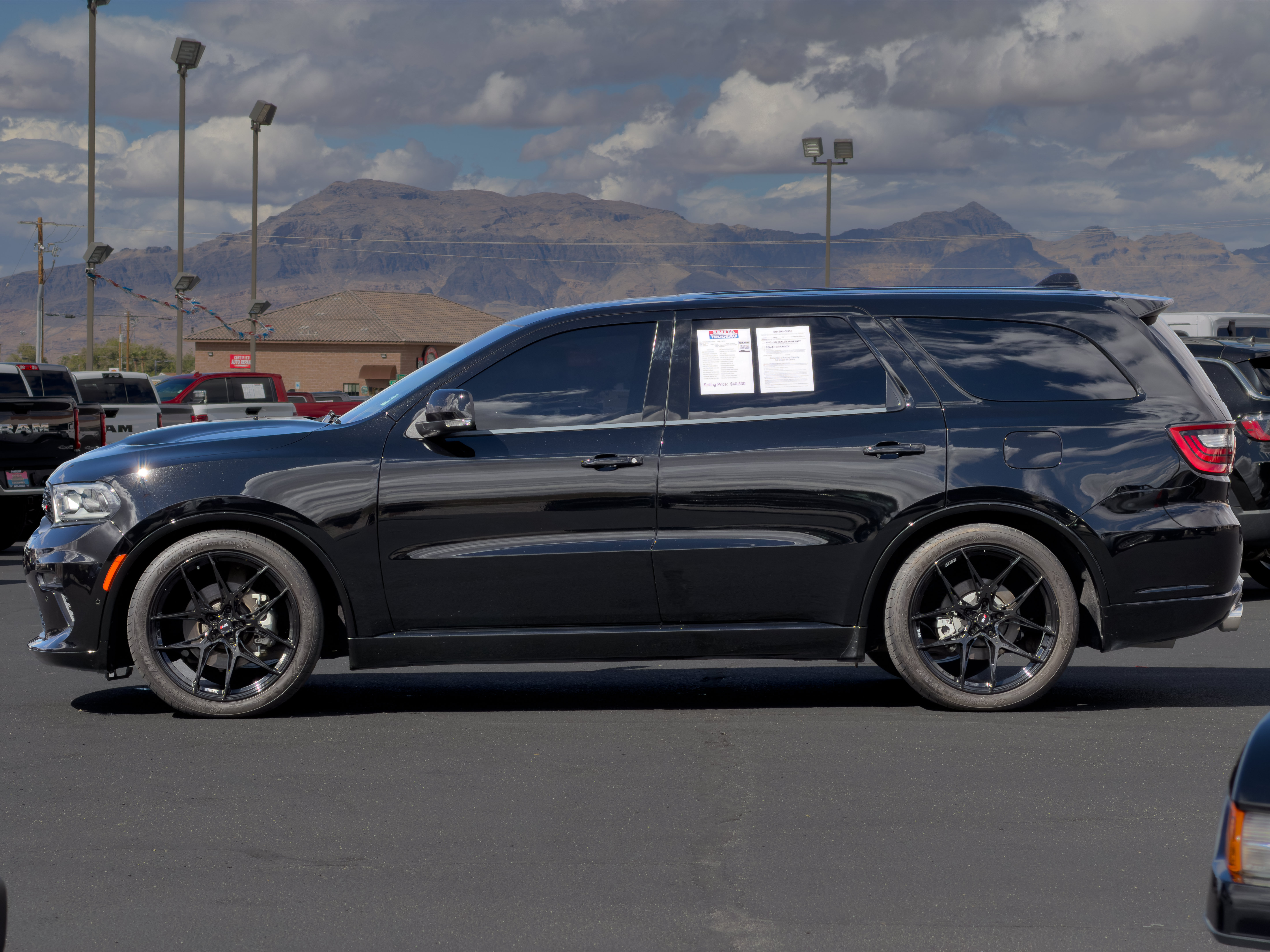 Used 2022 Dodge Durango R/T RWD image 2