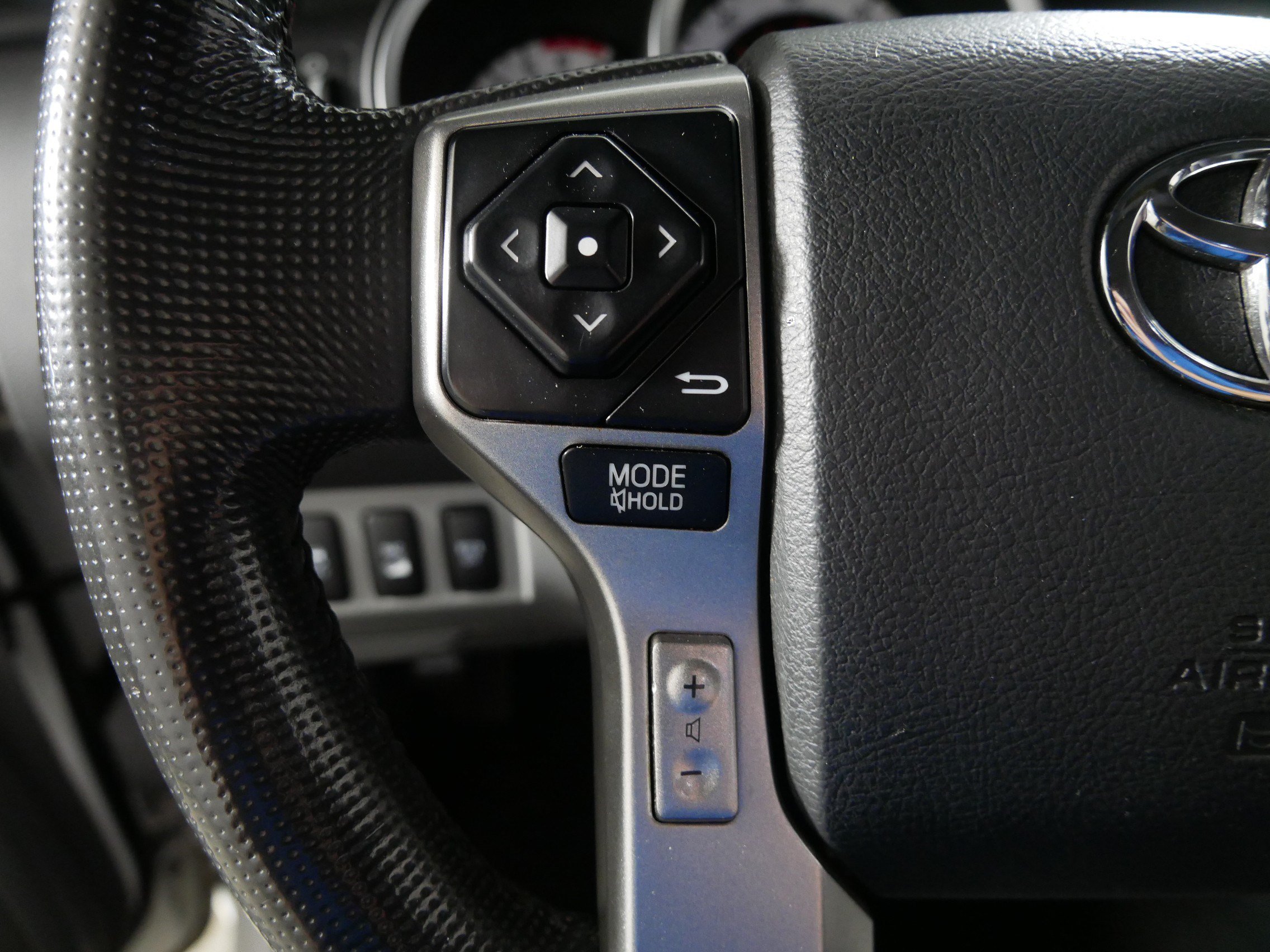 Used 2014 Toyota Tacoma 4x4 Double Cab w/ TRD Off-Road Package image 27