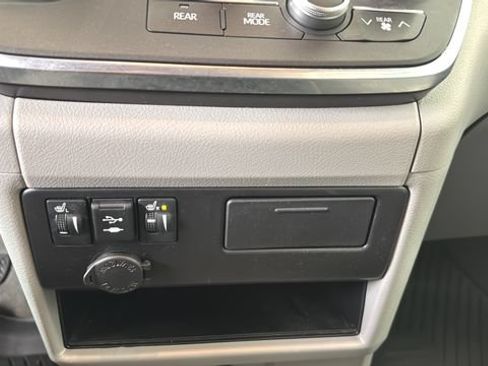 Used 2018 Toyota Sienna LE FWD image 15