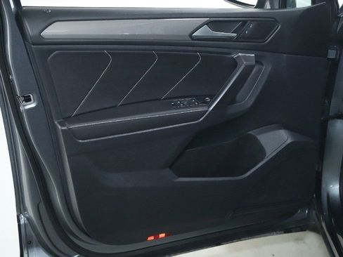 Used 2023 Volkswagen Tiguan SE image 16