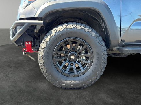 Used 2023 Toyota Tacoma TRD Off-Road AWD/4WD image 4