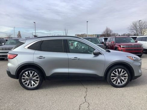 Used 2021 Ford Escape Titanium image 4