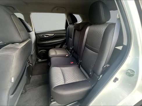 Used 2020 Nissan Rogue SV FWD image 22