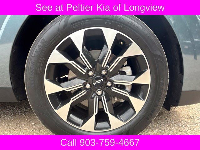 Used 2024 Kia Carnival EX FWD image 9