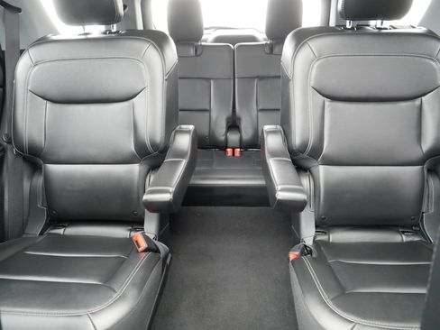 Used 2022 Ford Explorer XLT w/ Equipment Group 202A AWD/4WD image 13