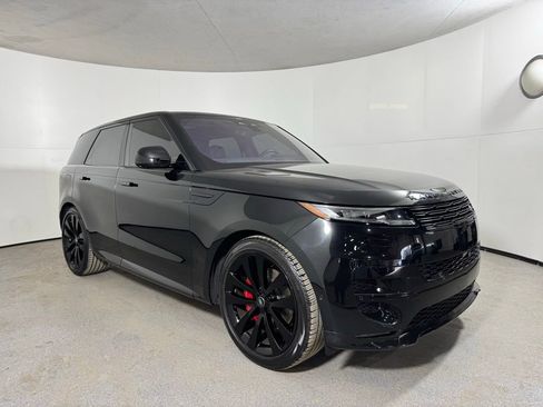 Used 2023 Land Rover Range Rover Sport SE Dynamic image 3