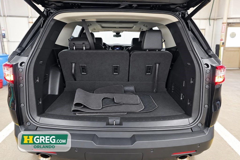 Used 2021 Chevrolet Traverse LT w/ LT Premium Package FWD image 17