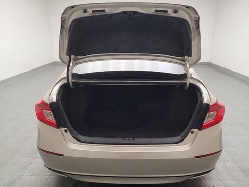 Used 2018 Honda Accord EX image 29