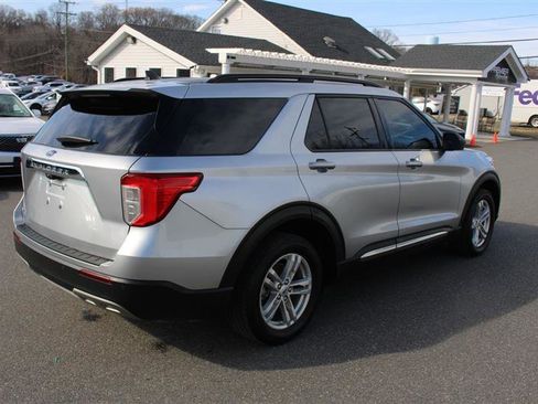 Used 2021 Ford Explorer XLT w/ Equipment Group 202A image 8