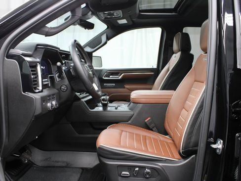 Used 2025 GMC Sierra 1500 Denali Ultimate image 9