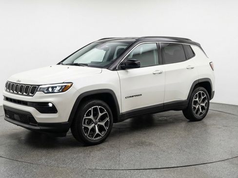 Used 2025 Jeep Compass Limited AWD/4WD image 3