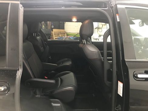 Used 2021 Toyota Sienna XSE image 34