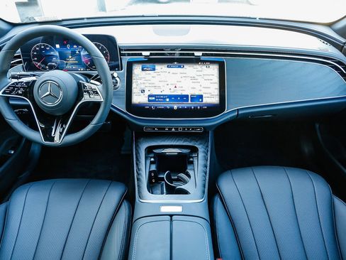 New 2026 Mercedes-Benz E 350 4MATIC Sedan image 10