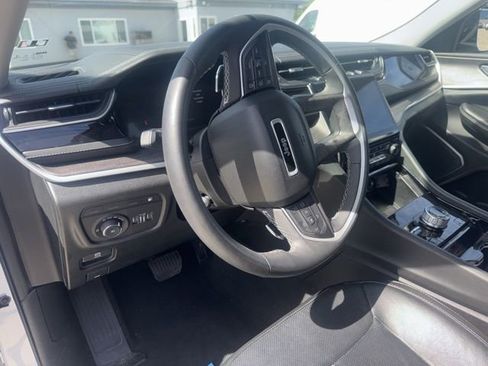 Used 2022 Jeep Grand Cherokee Limited 4xe w/ Luxury Tech Group II image 11