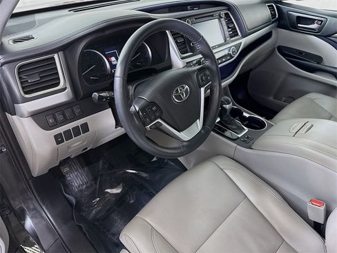 Certified 2019 Toyota Highlander XLE image 20
