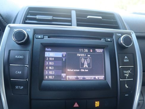 Used 2017 Toyota Camry LE FWD image 52