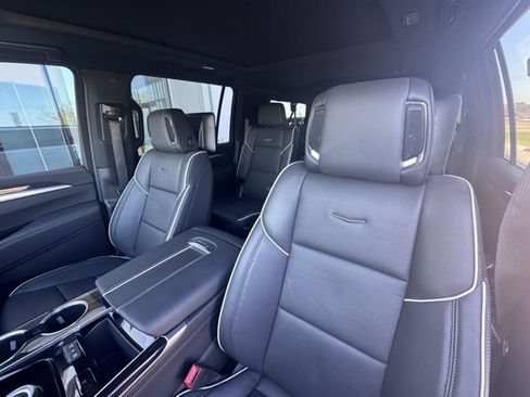 Used 2025 Cadillac Escalade ESV Sport w/ LPO, ONYX Package image 11