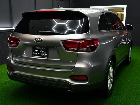 Used 2019 Kia Sorento FWD image 5