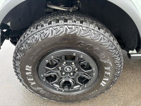 Used 2021 Ford Bronco Badlands image 9