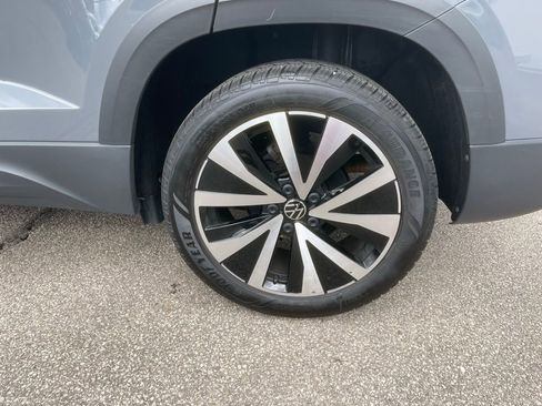 Used 2024 Volkswagen Taos SE image 30