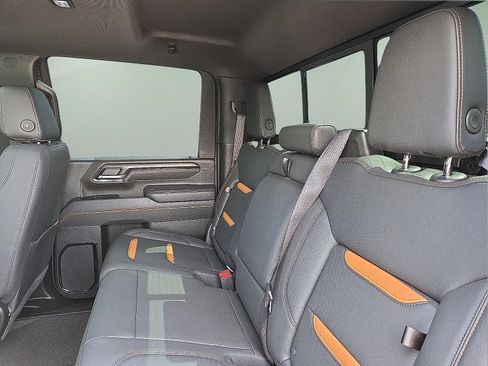 Used 2025 GMC Sierra 2500 AT4 w/ AT4 Premium Plus Package AWD/4WD image 19