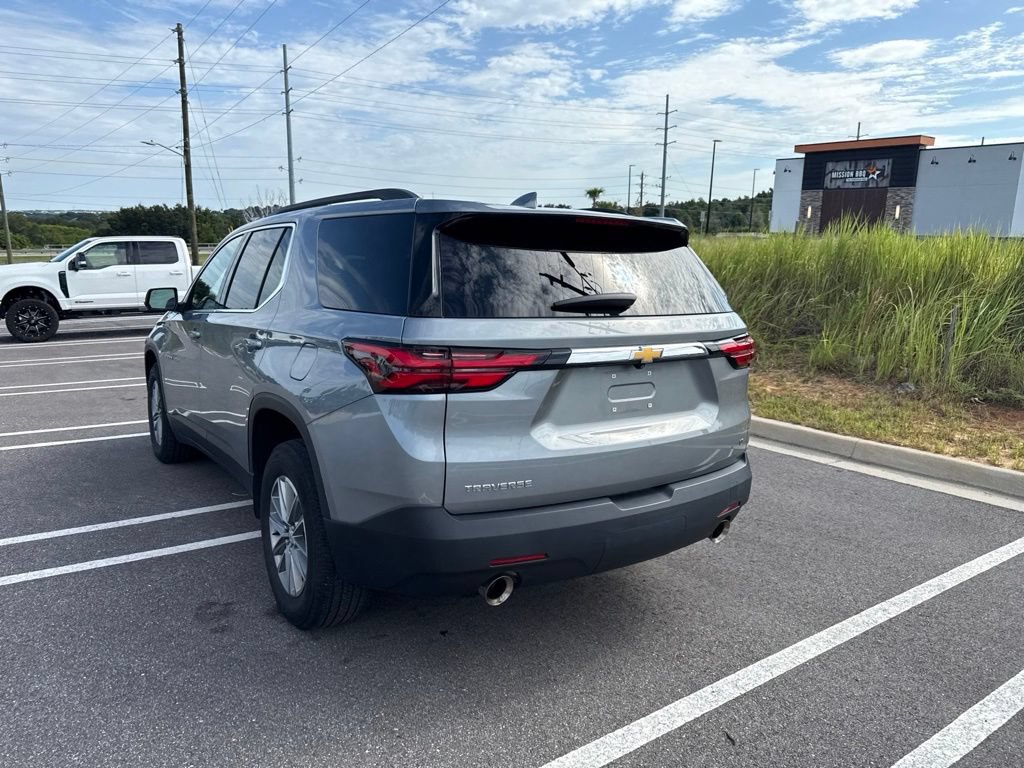 Used 2023 Chevrolet Traverse LT FWD image 4