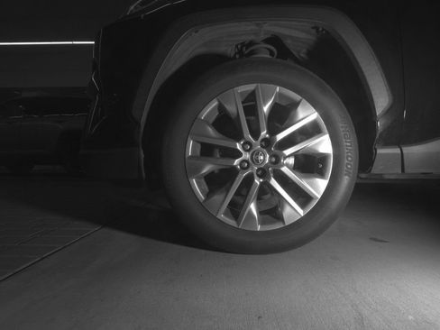 Used 2019 Toyota RAV4 XLE Premium image 4