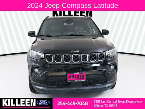 Used 2024 Jeep Compass Latitude image 2