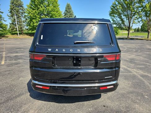 Used 2024 Jeep Wagoneer L Series III w/ Flexible Seating Group AWD/4WD image 5