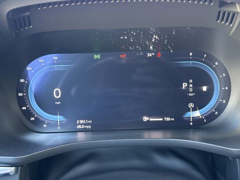 Used 2025 Volvo XC60 B5 Plus image 9