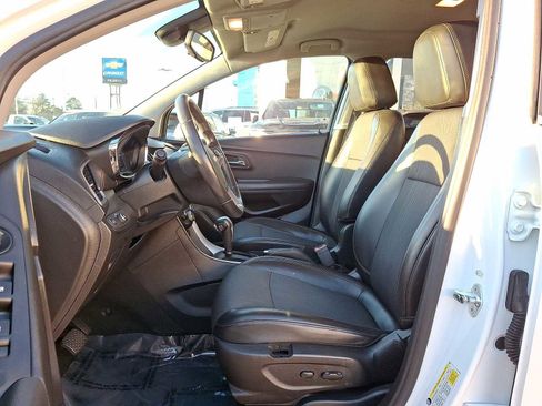 Certified 2019 Chevrolet Trax LT w/ LT Convenience Package image 24