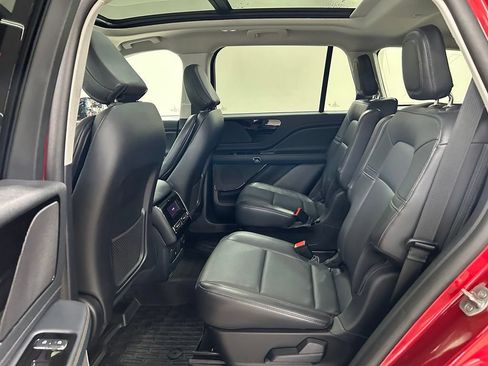 Certified 2025 Lincoln Aviator AWD image 26